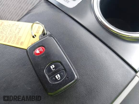 2016 Toyota Prius Two z VIN JTDZN3EU6GJ052551, wystawiony jako IAAI lot #42731714 z przebiegiem 104 450 mil mil oraz . Historia ofert i sprzedaży dostępna na DreamBid. Obrazek 11.