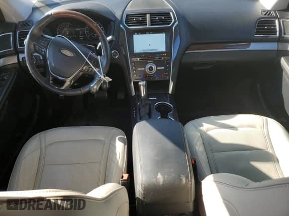 2017 Ford Explorer Platinum с VIN 1FM5K8HT7HGA15803, выставлен на аукционе Copart как лот 82446385 с пробегом 48 330 миль миль и Списание • Salvage title. История ставок и продаж доступна на DreamBid. Изображение 8.