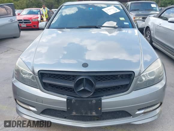 2011 Mercedes-Benz C 300 Sport z VIN WDDGF5EB1BF652152, wystawiony jako IAAI lot #43400016 z przebiegiem 174 658 mil mil oraz . Historia ofert i sprzedaży dostępna na DreamBid. Obrazek 6.