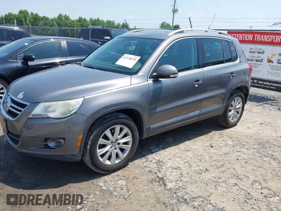 2009 Volkswagen Tiguan S с VIN WVGAV75N39W003418, выставлен на аукционе IAAI как лот 42228870 с пробегом 173 548 миль миль и . История ставок и продаж доступна на DreamBid. Изображение 16.