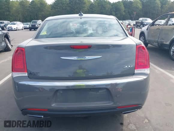 2018 Chrysler 300 Limited с VIN 2C3CCAEG1JH190876, выставлен на аукционе IAAI как лот 43392095 с пробегом 59 153 миль миль и . История ставок и продаж доступна на DreamBid. Изображение 16.