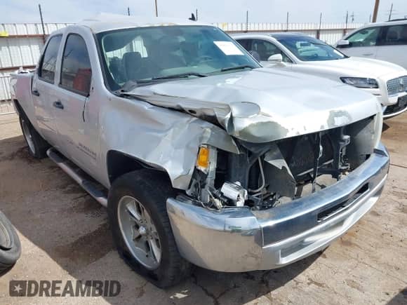 2013 Chevrolet Silverado 1500 LS z VIN 3GCPCREA0DG271797, wystawiony jako IAAI lot #41895015 z przebiegiem 174 940 mil mil oraz . Historia ofert i sprzedaży dostępna na DreamBid. Obrazek 1.