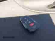 2018 Toyota Prius Plus z VIN JTDKARFP3J3073801, wystawiony jako IAAI lot #42903373 z przebiegiem 90 429 mil mil oraz . Historia ofert i sprzedaży dostępna na DreamBid. Obrazek 11.