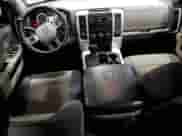 2010 Dodge 1500 SLT z VIN 1D7RV1CT2AS262361, wystawiony jako Copart lot #56317015 z przebiegiem 196 982 mil mil oraz Szkoda całkowita • Salvage title. Historia ofert i sprzedaży dostępna na DreamBid. Obrazek 8.