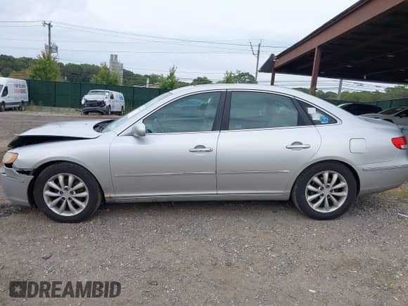 2007 Hyundai Azera SE with VIN KMHFC46F67A164812, listed as a IAAI auction lot 43286570 with 164,641 mi miles and . Bid and sale history available at DreamBid. Image 14.