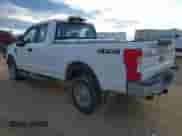 2019 Ford F-250 XL z VIN 1FT7X2B62KEF31410, wystawiony jako IAAI lot #43374683 z przebiegiem 107 517 mil mil oraz . Historia ofert i sprzedaży dostępna na DreamBid. Obrazek 3.