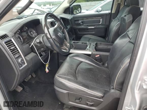 2015 Ram 1500 Laramie Limited z VIN 1C6RR7PT9FS556253, wystawiony jako Copart lot #65618915 z przebiegiem 126 110 mil mil oraz Szkoda całkowita • Salvage title. Historia ofert i sprzedaży dostępna na DreamBid. Obrazek 7.