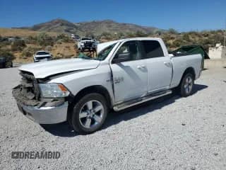 2019 Ram 1500 SLT z VIN 1C6RR7TT7KS614330, wystawiony jako Copart lot #66509745 z przebiegiem 121 495 mil mil oraz Szkoda całkowita • Salvage title. Historia ofert i sprzedaży dostępna na DreamBid. Obrazek 1.