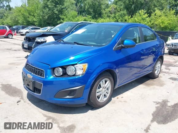 2016 Chevrolet Sonic LT z VIN 1G1JC5SBXG4122318, wystawiony jako IAAI lot #42441420 z przebiegiem 26 574 mil mil oraz . Historia ofert i sprzedaży dostępna na DreamBid. Obrazek 17.