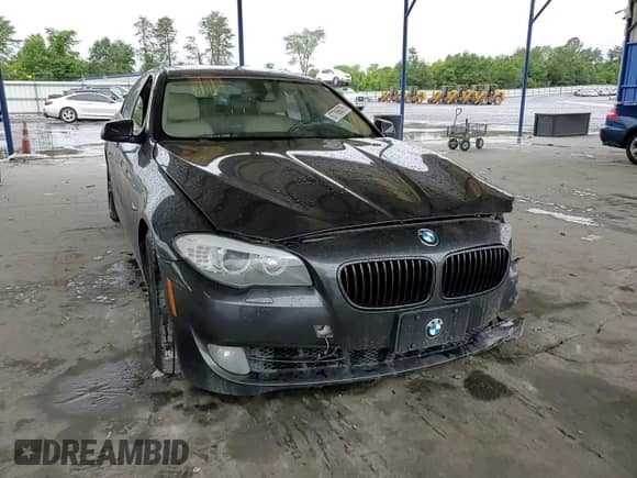 2013 BMW 5 Series 528i xDrive z VIN WBAXH5C59DDW14004, wystawiony jako Copart lot #67786675 z przebiegiem 169 556 mil mil oraz Szkoda całkowita • Salvage title. Historia ofert i sprzedaży dostępna na DreamBid. Obrazek 13.