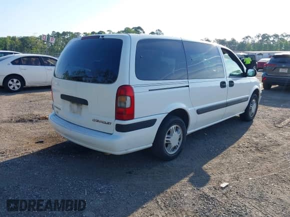 2005 Chevrolet Venture с VIN 1GNDV03E05D130717, выставлен на аукционе IAAI как лот 42303886 с пробегом 258 181 миль миль и . История ставок и продаж доступна на DreamBid. Изображение 4.