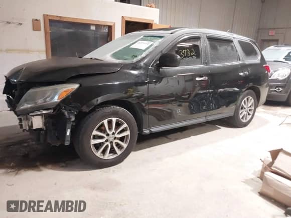 2014 Nissan Pathfinder SV with VIN 5N1AR2MMXEC693535, listed as a IAAI auction lot 41273732 with 149,962 mi miles and . Bid and sale history available at DreamBid. Image 2.