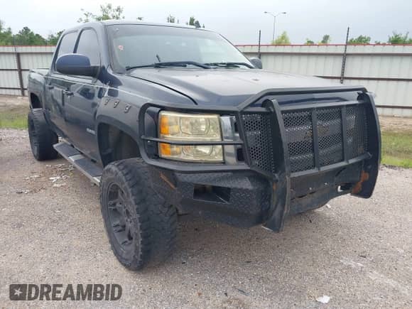 2008 Chevrolet Silverado 1500 LTZ with VIN 2GCEK133881111214, listed as a IAAI auction lot 41986926 with 215,979 mi miles and . Bid and sale history available at DreamBid. Image 1.