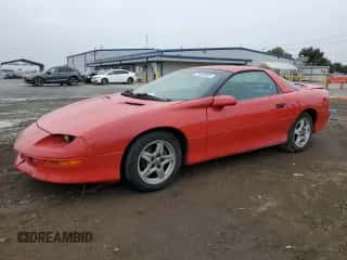 1997 Chevrolet Camaro RS z VIN 2G1FP22K9V2140983, wystawiony jako Copart lot #73368584 z przebiegiem 131 545 mil mil oraz Czysty tytuł • Clean title. Historia ofert i sprzedaży dostępna na DreamBid. Obrazek 1.