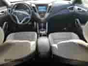 2013 Hyundai Veloster w/Black Int z VIN KMHTC6AD4DU096489, wystawiony jako Copart lot #82087835 z przebiegiem 110 897 mil mil oraz Czysty tytuł • Clean title. Historia ofert i sprzedaży dostępna na DreamBid. Obrazek 8.