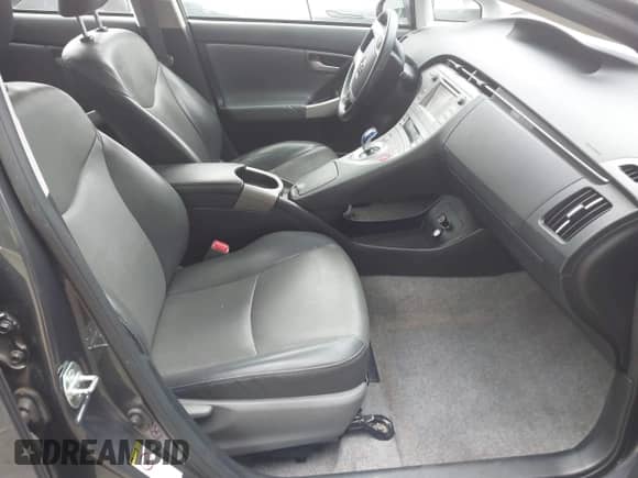 2013 Toyota Prius One z VIN JTDKN3DU7D1650632, wystawiony jako IAAI lot #42614062 z przebiegiem 89 249 mil mil oraz . Historia ofert i sprzedaży dostępna na DreamBid. Obrazek 5.