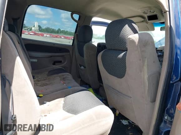 2002 Chevrolet Avalanche with VIN 3GNEC13T32G313459, listed as a IAAI auction lot 42515555 with 267,303 mi miles and . Bid and sale history available at DreamBid. Image 8.