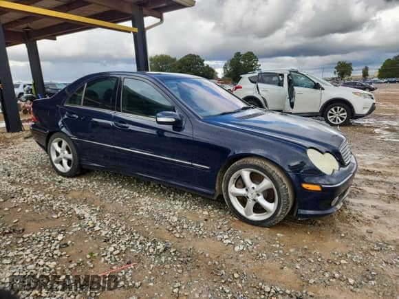 2005 Mercedes-Benz C 230 Kompressor z VIN WDBRF40JX5F717417, wystawiony jako Copart lot #90592545 z przebiegiem 174 613 mil mil oraz Czysty tytuł • Clean title. Historia ofert i sprzedaży dostępna na DreamBid. Obrazek 4.