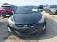 2013 Hyundai Elantra GLS z VIN KMHDH4AEXDU656597, wystawiony jako IAAI lot #42389315 z przebiegiem 173 093 mil mil oraz . Historia ofert i sprzedaży dostępna na DreamBid. Obrazek 12.