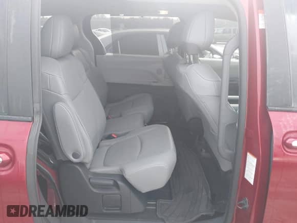 2024 Toyota Sienna XLE z VIN 5TDYRKECXRS180024, wystawiony jako IAAI lot #43213729 z przebiegiem 19 756 mil mil oraz . Historia ofert i sprzedaży dostępna na DreamBid. Obrazek 8.