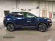 2019 Jeep Compass Trailhawk z VIN 3C4NJDDB0KT709054, wystawiony jako IAAI lot #42576287 z przebiegiem 113 796 mil mil oraz . Historia ofert i sprzedaży dostępna na DreamBid. Obrazek 13.