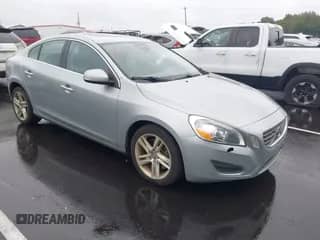 2013 Volvo S60 T6 R-Design Platinum with VIN YV1902FH1D2177080, listed as a IAAI auction lot 43338987 with 263,976 mi miles and . Bid and sale history available at DreamBid. Image 1.