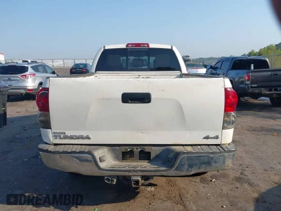 2007 Toyota Tundra SR5 с VIN 5TFBT54177X008291, выставлен на аукционе IAAI как лот 43185810 с пробегом 248 297 миль миль и . История ставок и продаж доступна на DreamBid. Изображение 17.