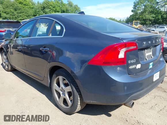 2013 Volvo S60 T5 с VIN YV1612FH9D2178834, выставлен на аукционе IAAI как лот 42731446 с пробегом 152 762 миль миль и . История ставок и продаж доступна на DreamBid. Изображение 3.