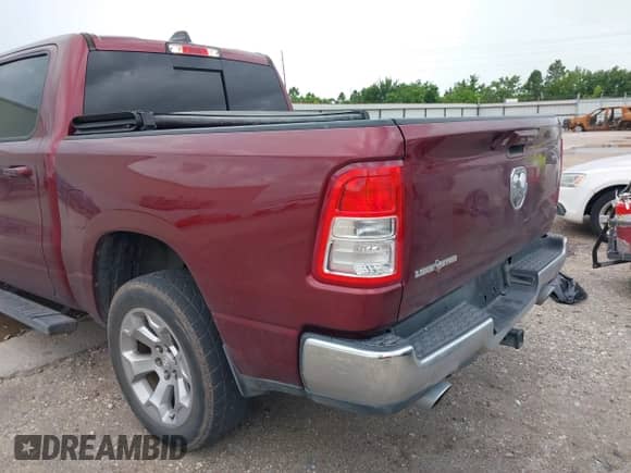 2022 Ram 1500 Big Horn с VIN 1C6RREFT8NN187078, выставлен на аукционе IAAI как лот 42526963 с пробегом 18 271 миль миль и . История ставок и продаж доступна на DreamBid. Изображение 3.