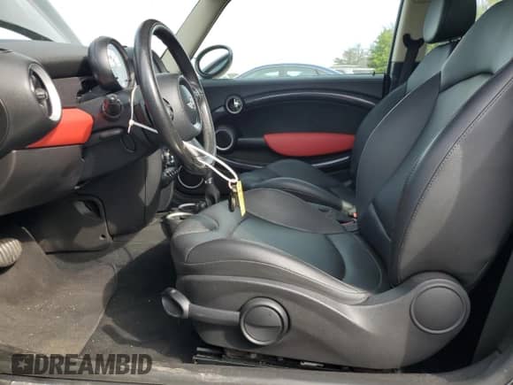 2013 MINI Hardtop S с VIN WMWSV3C55DT392378, выставлен на аукционе Copart как лот 80446575 с пробегом 69 242 миль миль и Списание • Salvage title. История ставок и продаж доступна на DreamBid. Изображение 7.