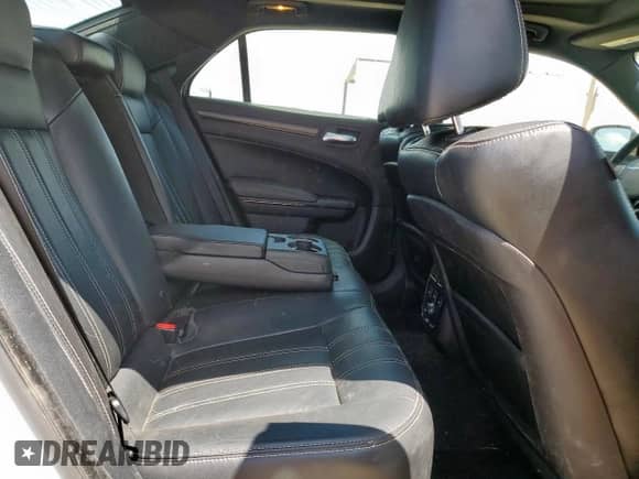 2012 Chrysler 300 S z VIN 2C3CCABG6CH142457, wystawiony jako Copart lot #66562285 z przebiegiem 167 099 mil mil oraz Szkoda całkowita • Salvage title. Historia ofert i sprzedaży dostępna na DreamBid. Obrazek 10.