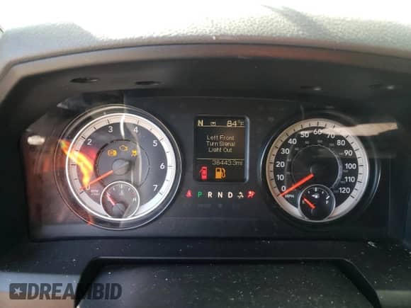 2019 Ram 1500 Express z VIN 1C6RR6FG2KS604507, wystawiony jako Copart lot #50647495 z przebiegiem 38 443 mil mil oraz Czysty tytuł • Clean title. Historia ofert i sprzedaży dostępna na DreamBid. Obrazek 9.