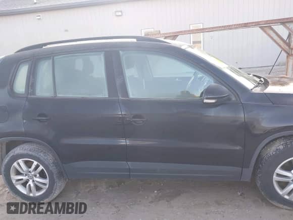 2017 Volkswagen Tiguan S с VIN WVGAV7AX2HK000023, выставлен на аукционе IAAI как лот 41971308 с пробегом 112 350 миль миль и . История ставок и продаж доступна на DreamBid. Изображение 14.