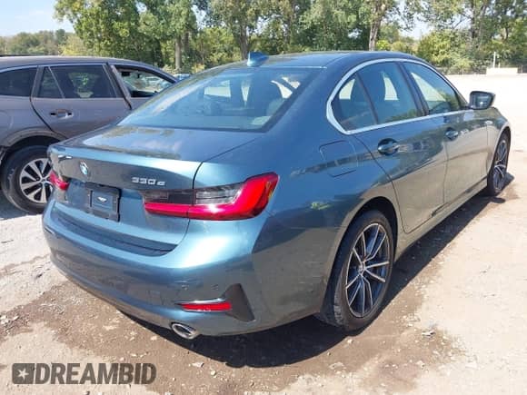 2021 BMW 3 Series 330e xDrive z VIN 3MW5P9J07M8B73432, wystawiony jako IAAI lot #43228949 z przebiegiem 37 102 mil mil oraz . Historia ofert i sprzedaży dostępna na DreamBid. Obrazek 4.