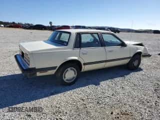 1985 Chevrolet Celebrity с VIN 1G1AW19R8F6308705, выставлен на аукционе Copart как лот 42148305 с пробегом 91 840 миль миль и На запчасти • Non repairable. История ставок и продаж доступна на DreamBid. Изображение 3.