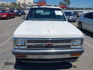 1984 Chevrolet Blazer z VIN 1G8CT18B1E8186120, wystawiony jako IAAI lot #42819790 z przebiegiem 33 107 mil mil oraz . Historia ofert i sprzedaży dostępna na DreamBid. Obrazek 6.