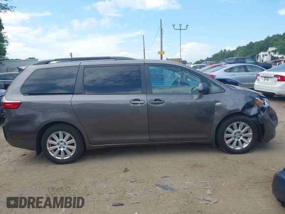 2017 Toyota Sienna XLE z VIN 5TDDZ3DC6HS150071, wystawiony jako IAAI lot #42605947 z przebiegiem 80 805 mil mil oraz . Historia ofert i sprzedaży dostępna na DreamBid. Obrazek 13.