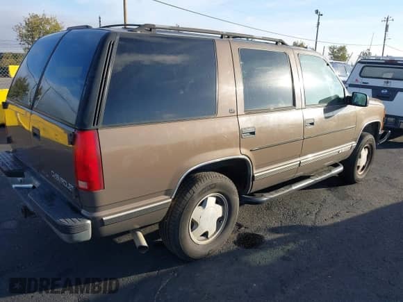 1997 Chevrolet Tahoe with VIN 1GNEK13R9VJ418873, listed as a IAAI auction lot 43496078 with 220,083 mi miles and . Bid and sale history available at DreamBid. Image 4.