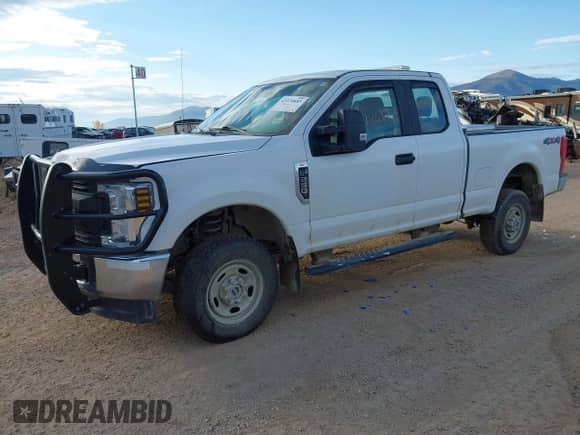 2019 Ford F-250 XL z VIN 1FT7X2B62KEF31410, wystawiony jako IAAI lot #43374683 z przebiegiem 107 517 mil mil oraz . Historia ofert i sprzedaży dostępna na DreamBid. Obrazek 17.