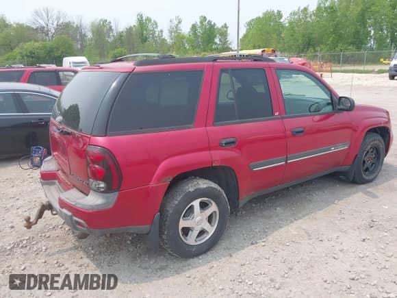 2002 Chevrolet TrailBlazer LS z VIN 1GNDT13S622226389, wystawiony jako IAAI lot #42361868 z przebiegiem 130 231 mil mil oraz . Historia ofert i sprzedaży dostępna na DreamBid. Obrazek 4.