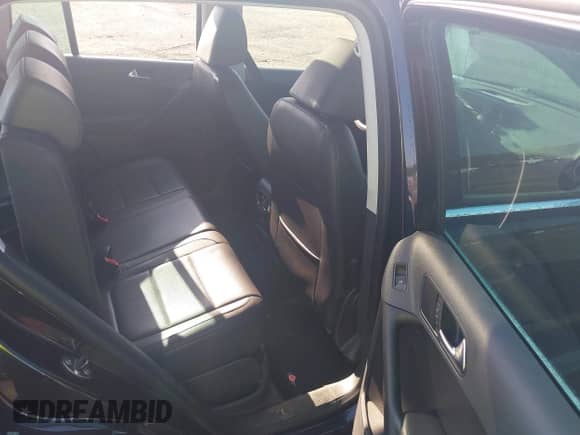 2010 Volkswagen Tiguan SE с VIN WVGBV7AX3AW537129, выставлен на аукционе IAAI как лот 42655677 с пробегом 93 487 миль миль и . История ставок и продаж доступна на DreamBid. Изображение 8.