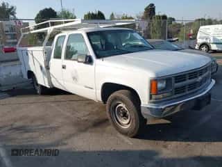 1998 Chevrolet Silverado 2500 z VIN 1GCGC29R9WE223331, wystawiony jako IAAI lot #41012711 z przebiegiem 139 387 mil mil oraz . Historia ofert i sprzedaży dostępna na DreamBid. Obrazek 1.