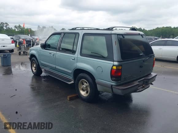 1996 Ford Explorer XL z VIN 1FMDU32X2TZA27424, wystawiony jako IAAI lot #42628234 z przebiegiem 135 446 mil mil oraz . Historia ofert i sprzedaży dostępna na DreamBid. Obrazek 3.
