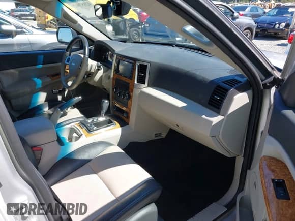 2008 Jeep Grand Cherokee Limited z VIN 1J8HR58238C189595, wystawiony jako IAAI lot #42837942 z przebiegiem 142 538 mil mil oraz . Historia ofert i sprzedaży dostępna na DreamBid. Obrazek 5.