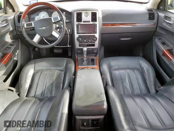 2009 Chrysler 300 C Hemi с VIN 2C3KA63T89H572011, выставлен на аукционе Copart как лот 62315945 с пробегом 97 278 миль миль и Чистый • Clean title. История ставок и продаж доступна на DreamBid. Изображение 8.