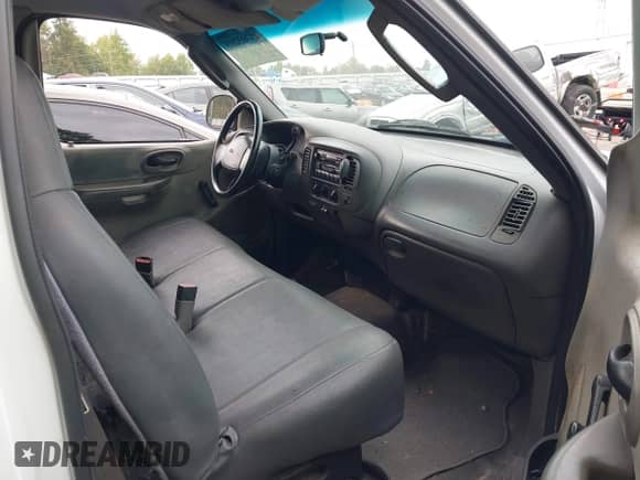 2002 Ford F-150 XL с VIN 1FTRF17212NB44732, выставлен на аукционе IAAI как лот 43303205 с пробегом 300 235 миль миль и . История ставок и продаж доступна на DreamBid. Изображение 5.