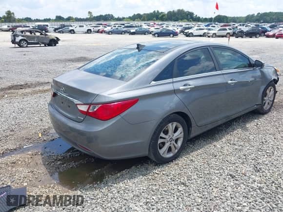 2013 Hyundai Sonata SE with VIN 5NPEC4AC9DH642318, listed as a IAAI auction lot 43009839 with 158,740 mi miles and . Bid and sale history available at DreamBid. Image 4.