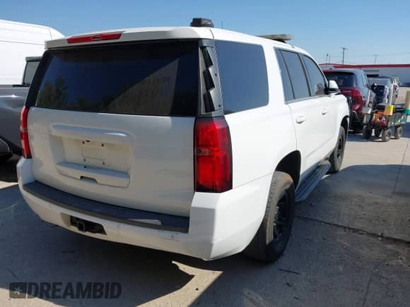 2019 Chevrolet Tahoe Commercial z VIN 1GNLCDEC9KR335455, wystawiony jako IAAI lot #43446385 z przebiegiem 86 894 mil mil oraz . Historia ofert i sprzedaży dostępna na DreamBid. Obrazek 4.