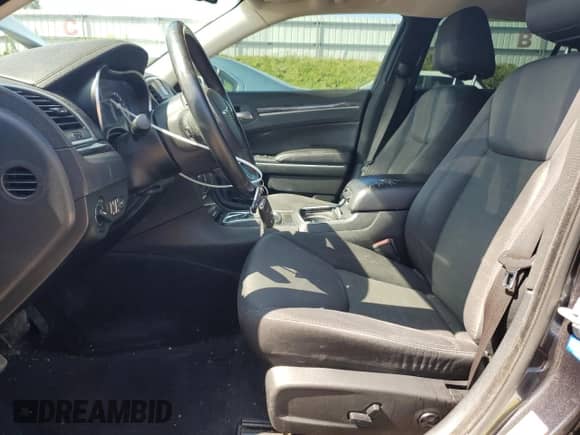 2018 Chrysler 300 Touring z VIN 2C3CCAAG5JH237266, wystawiony jako Copart lot #71234025 z przebiegiem 127 365 mil mil oraz Czysty tytuł • Clean title. Historia ofert i sprzedaży dostępna na DreamBid. Obrazek 7.