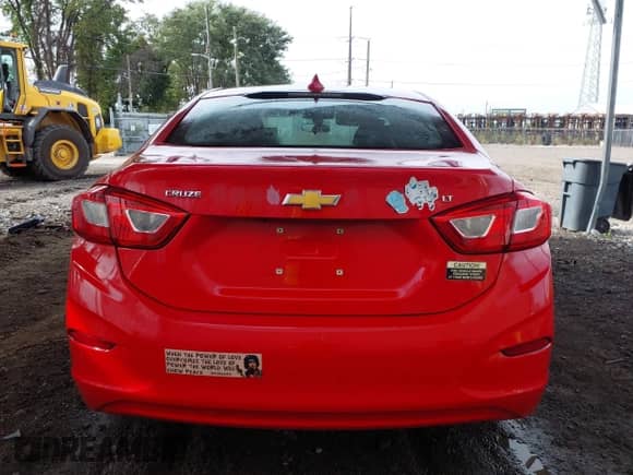 2017 Chevrolet Cruze LT z VIN 1G1BE5SM6H7233013, wystawiony jako IAAI lot #43307569 z przebiegiem 73 456 mil mil oraz . Historia ofert i sprzedaży dostępna na DreamBid. Obrazek 16.